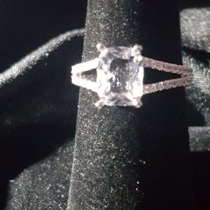 Clear Crystal Fashion Ring SZ 7 NWOT